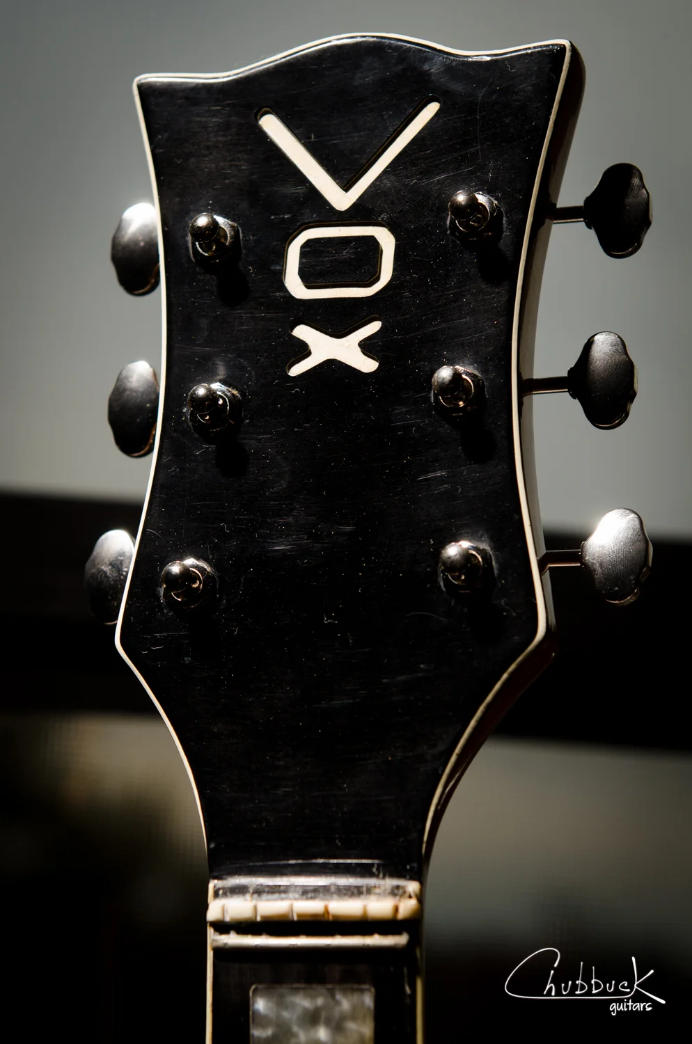 1966 Vox Bobcat [4.9 lbs] :: missing tuners ... and everything else