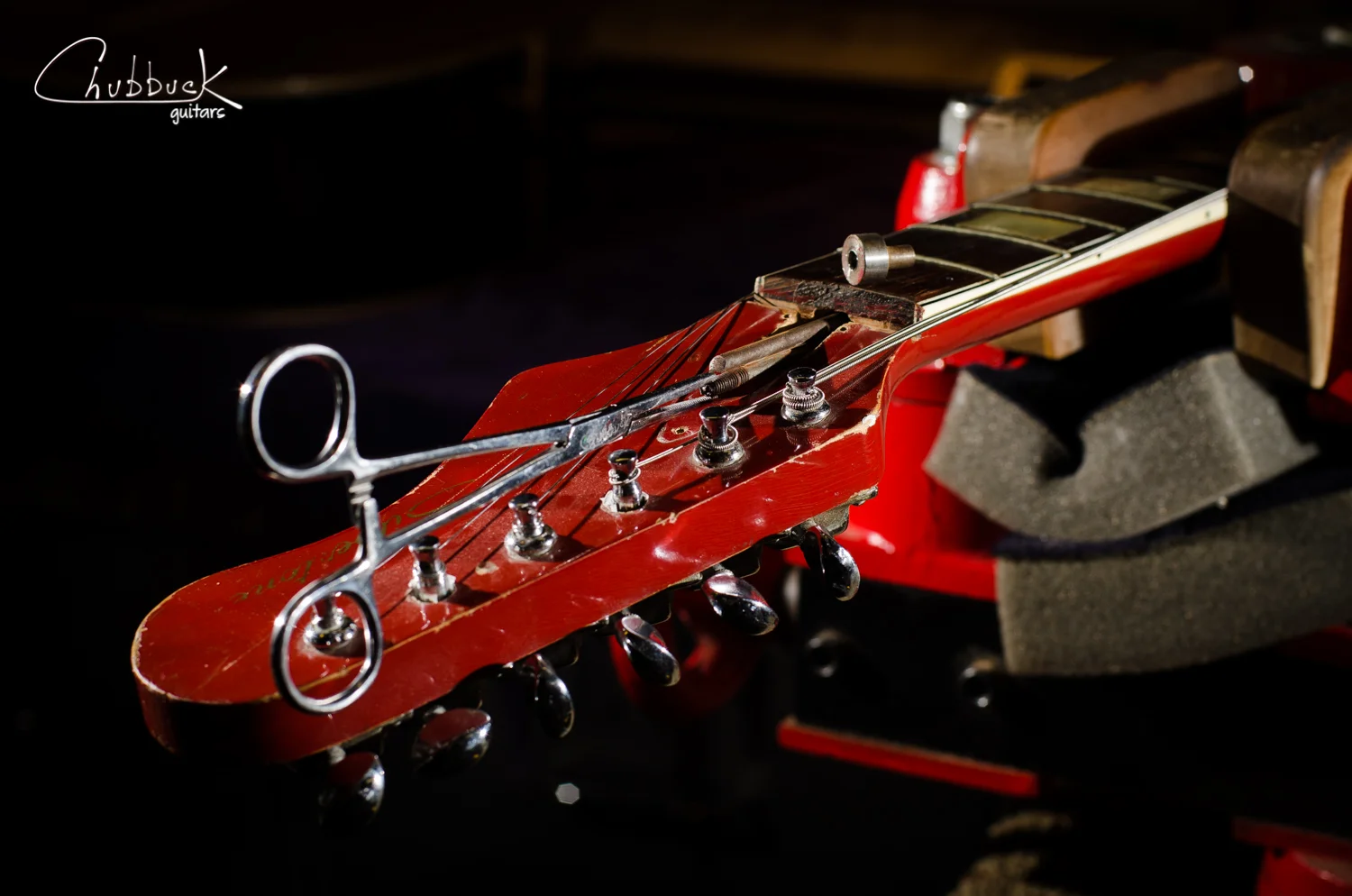 Broken truss rod repair :: 1960's Silvertone 1488 Silhouette