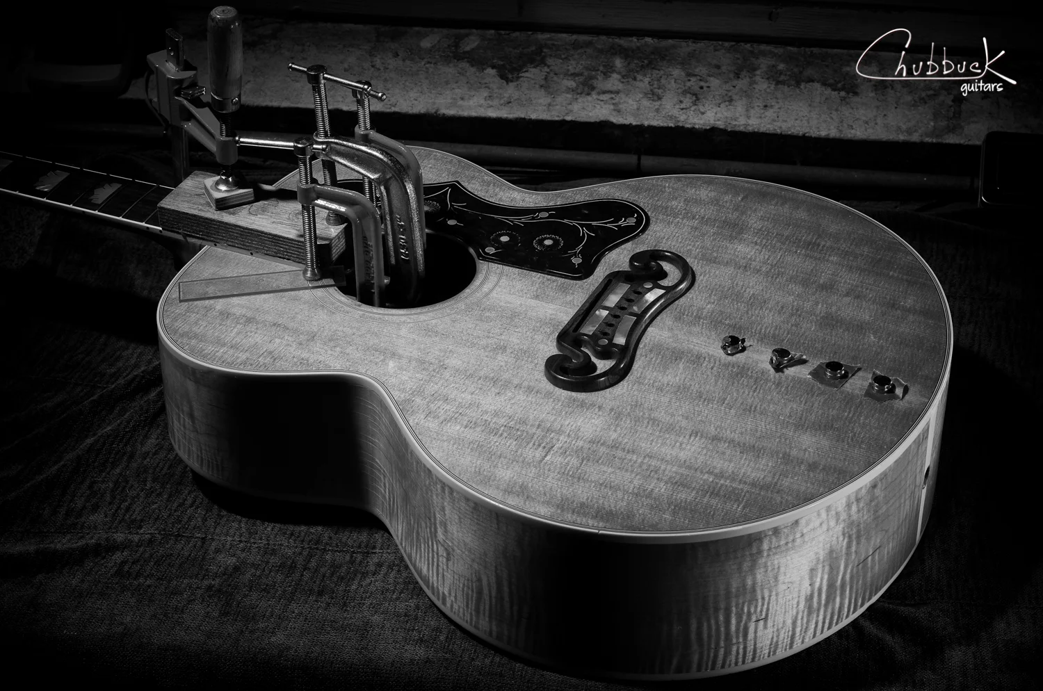 Top cracks :: 2004 Gibson SJ-200