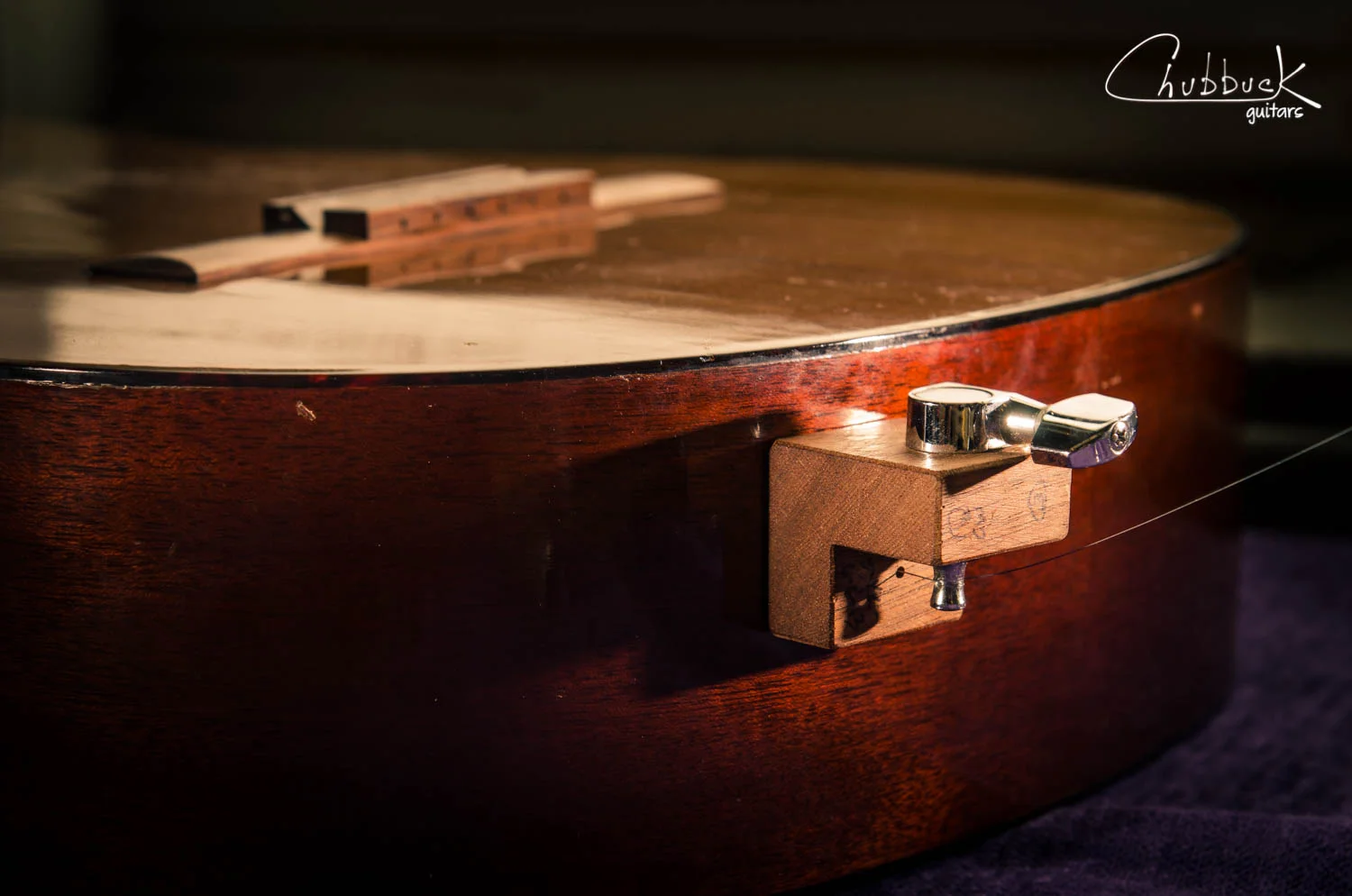 Setting a cleat with a guitar string :: 1969 Guild Mark III
