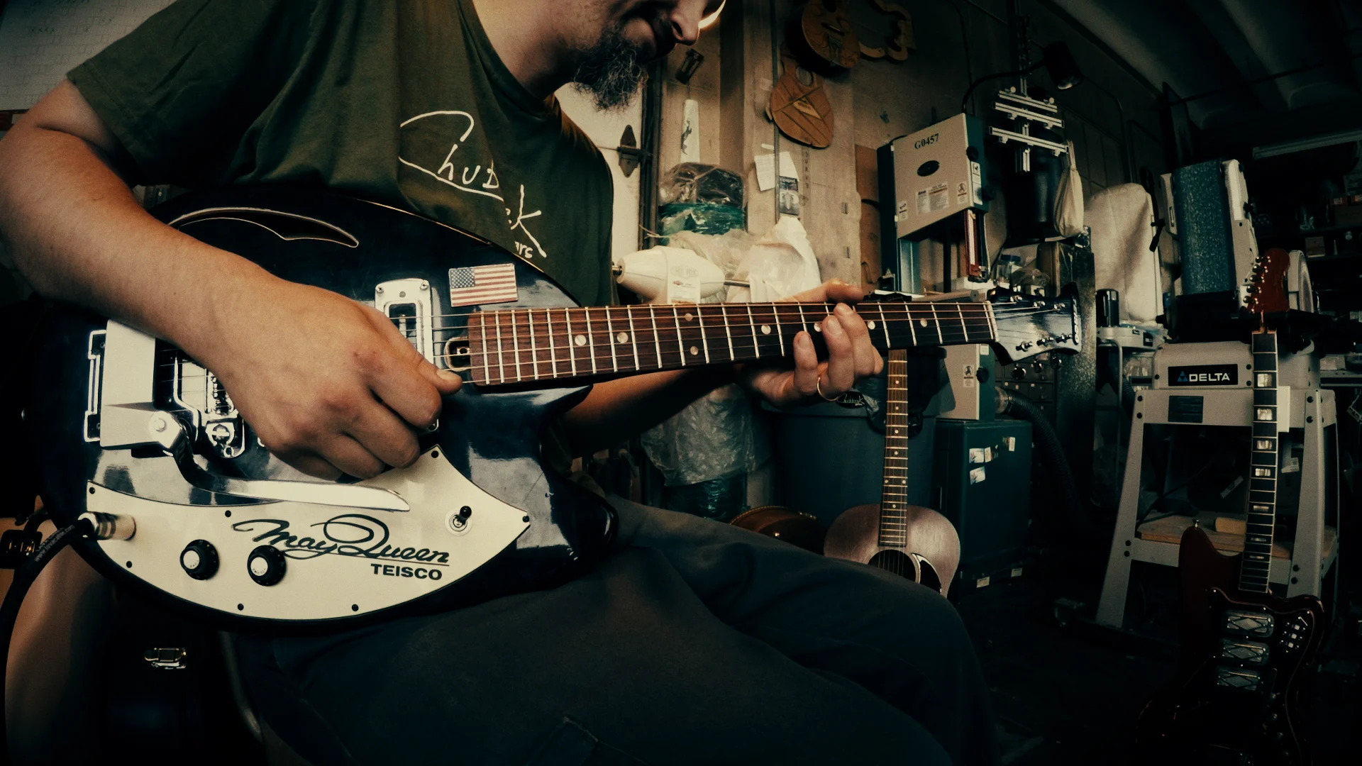 One man's trash is another man's guitar