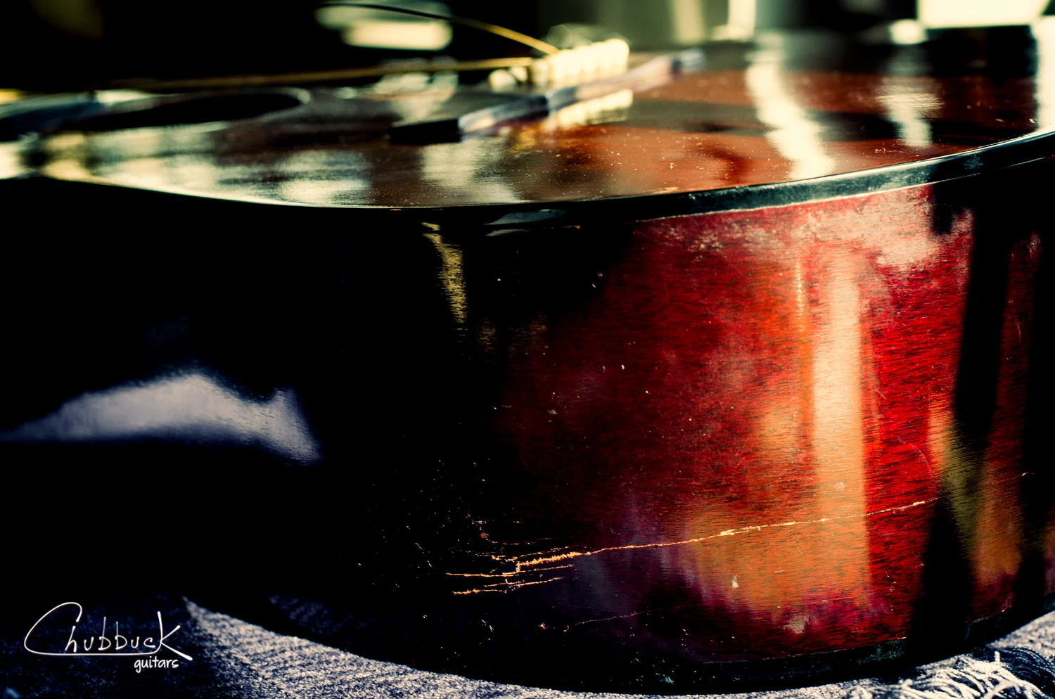 Shipping damage :: 1971 Guild D25 Brown