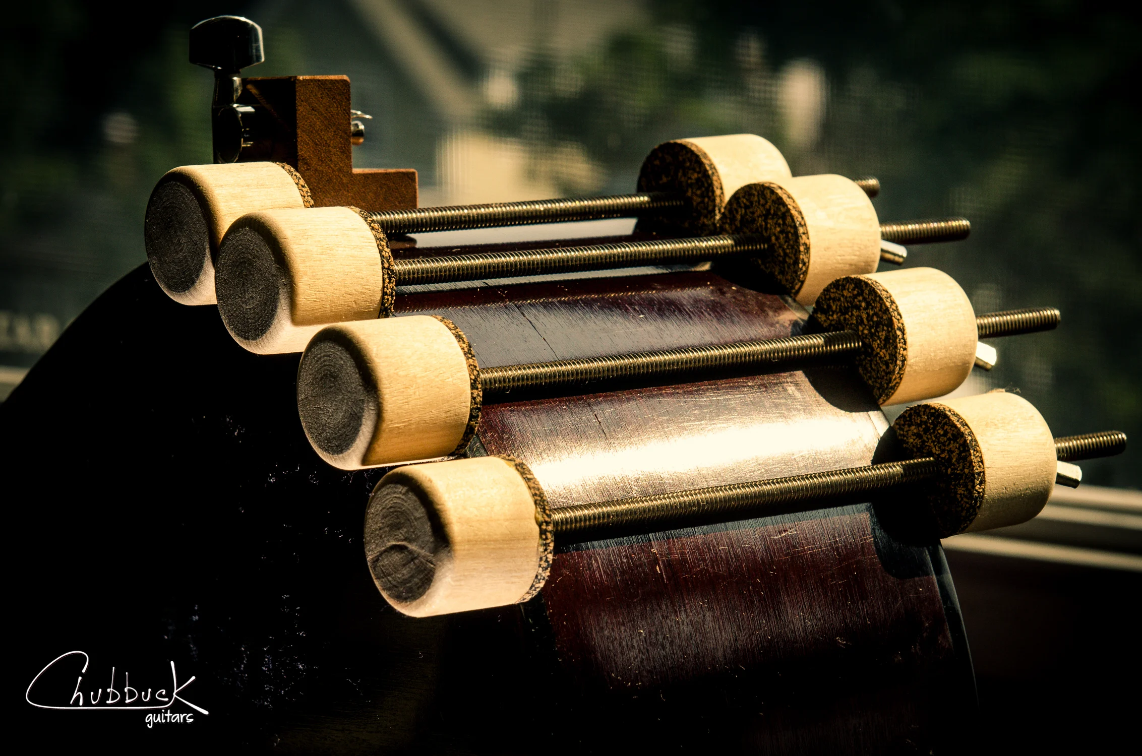 Pulling dents & closing cracks :: 1971 Guild D25M