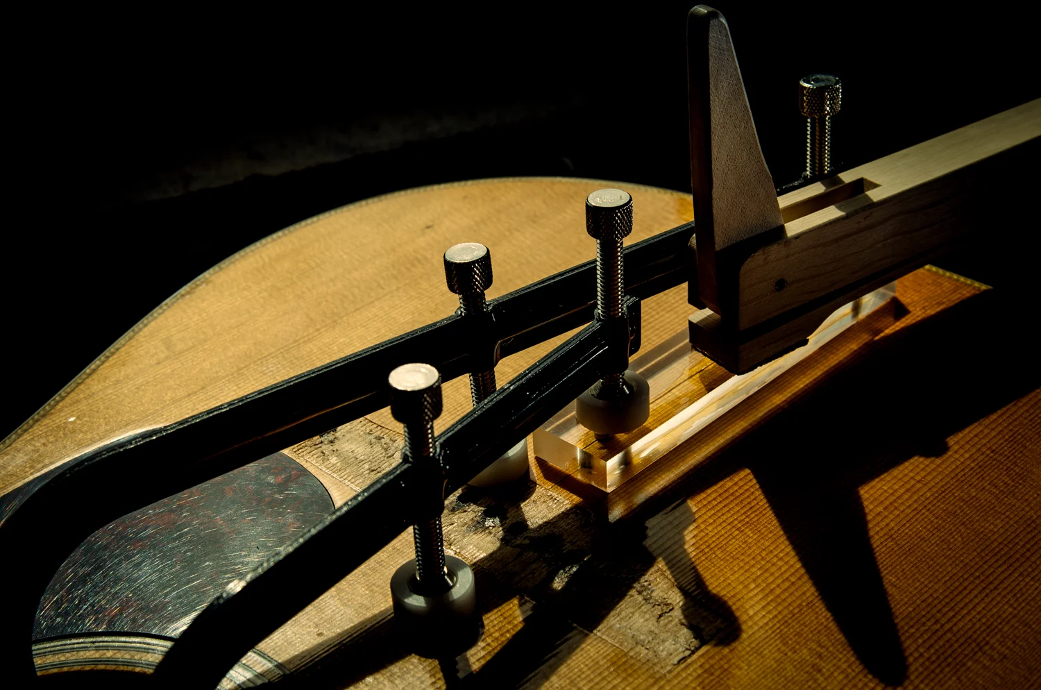 Center seam top crack :: 1996 Martin HD-28