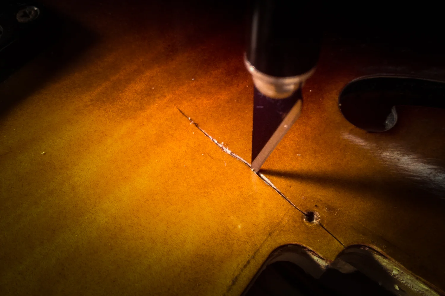 Laminate top crack :: 2012 Gibson Custom Shop ES-359