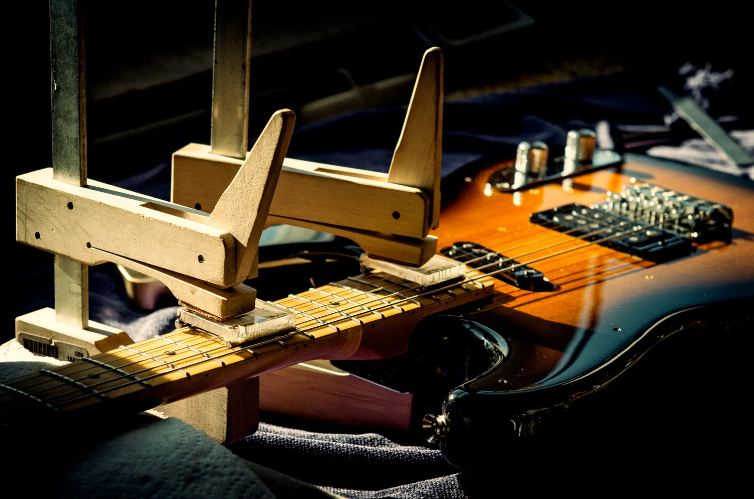 Loose frets :: 2004 Squire Vintage Modified '51