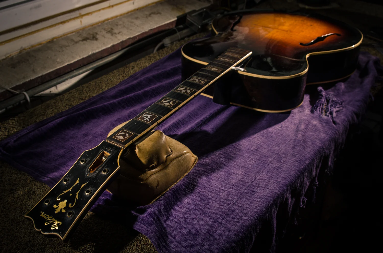 20151217_1939_Gibson_L7_stripped.jpg