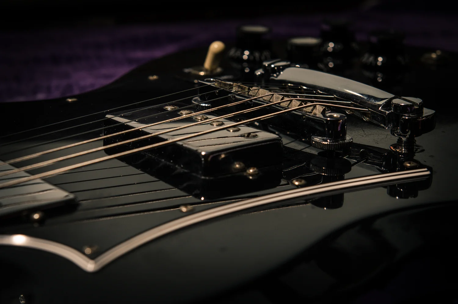 Breaking strings :: 1998 Gibson SG [7.4 lbs]