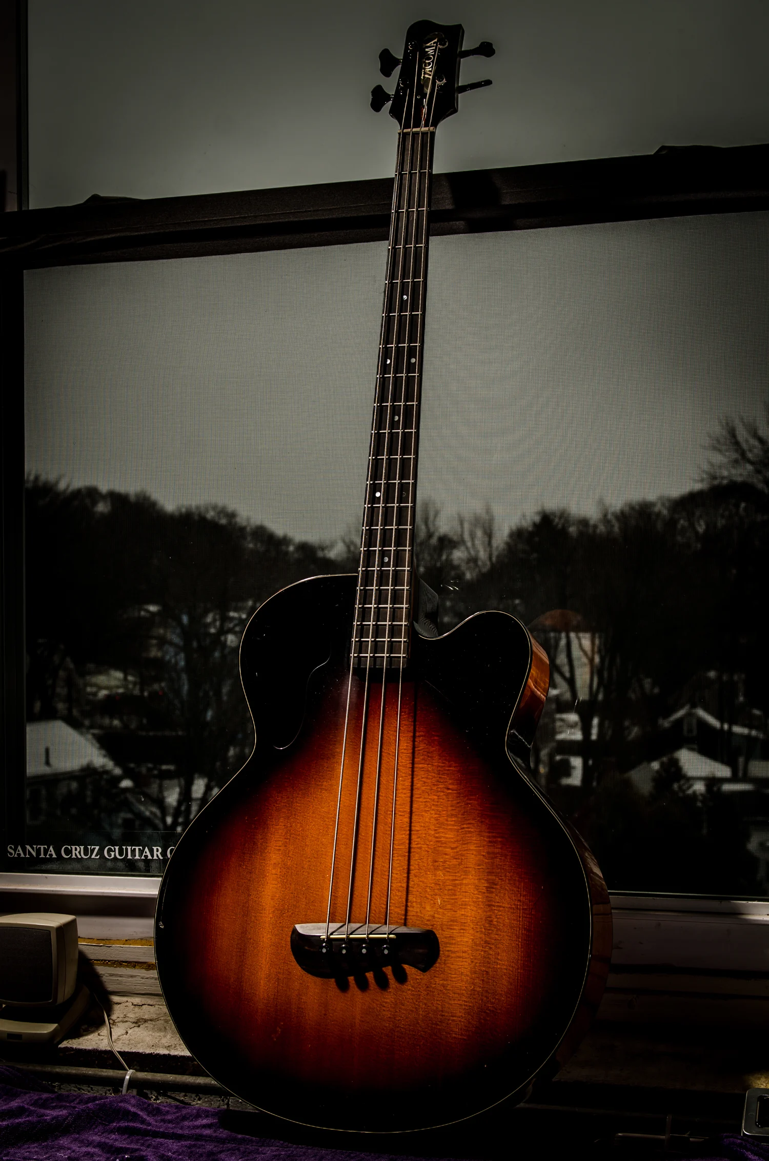 Peghead & body damage :: 2002 Tacoma Thunderchief CB28C [6.7 lbs]