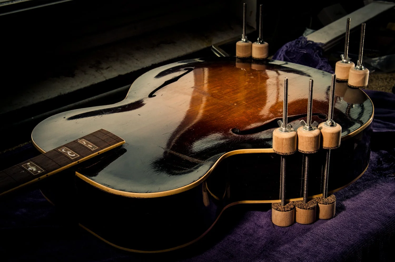 Side cracks :: 1939 Gibson L-7