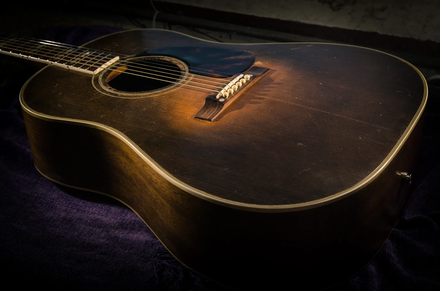 Muted high e :: 1951 Gibson Southern Jumbo [3.8 lbs]
