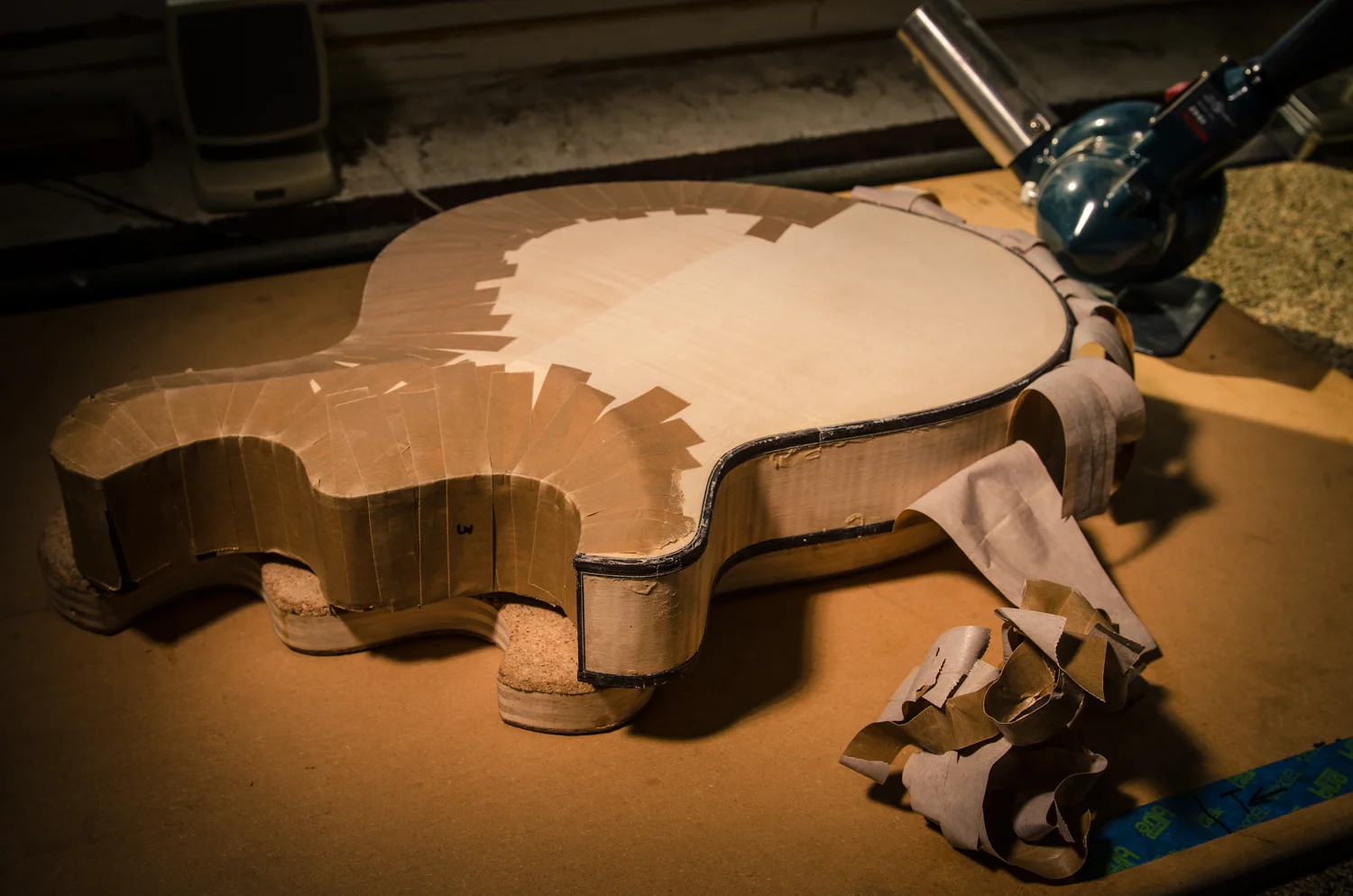 Pull binding tape :: Chubbuck Mousa 003 hollowbody