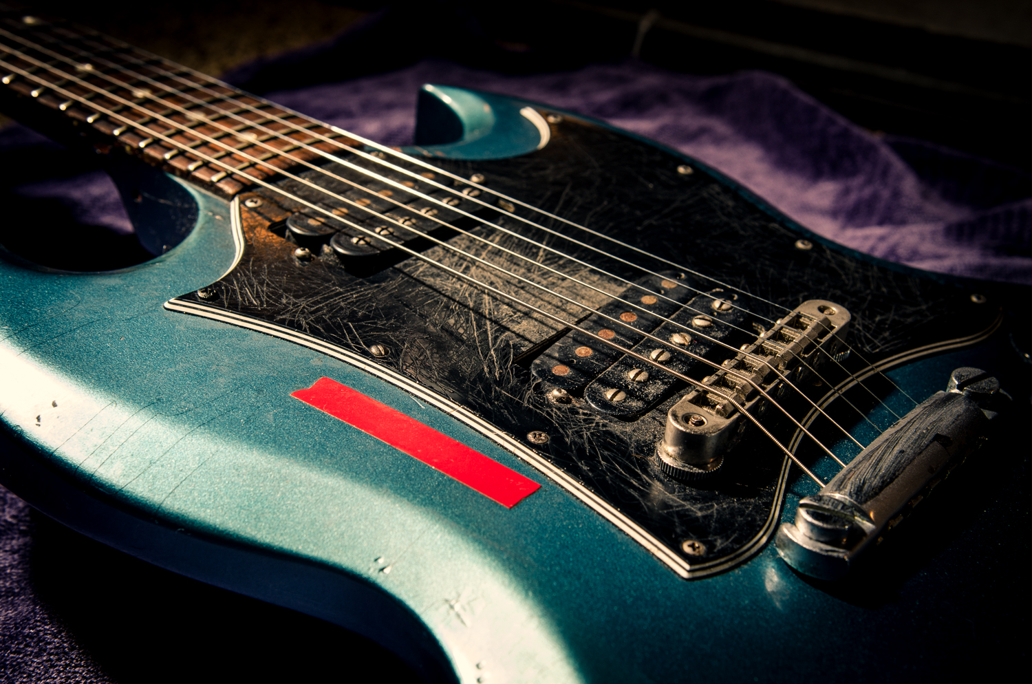 The bridge pickup looks like it's sinking and taking on water...