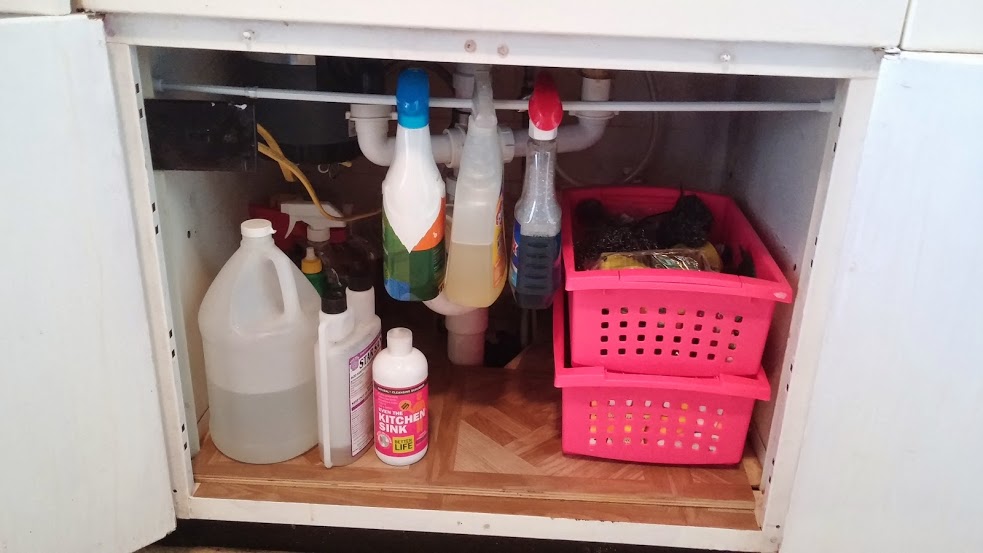 Ta da! That's sanitizing solution for beer brewing in between the vinegar and sink cleaner, in case you were wondering. 