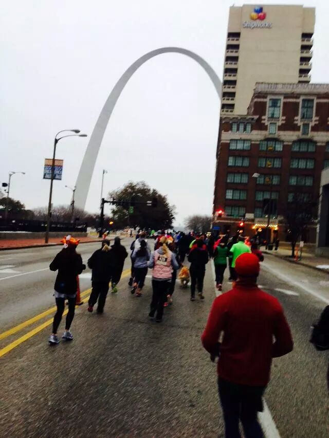 Running toward the arch! (Photo credit: Sam Klotz)