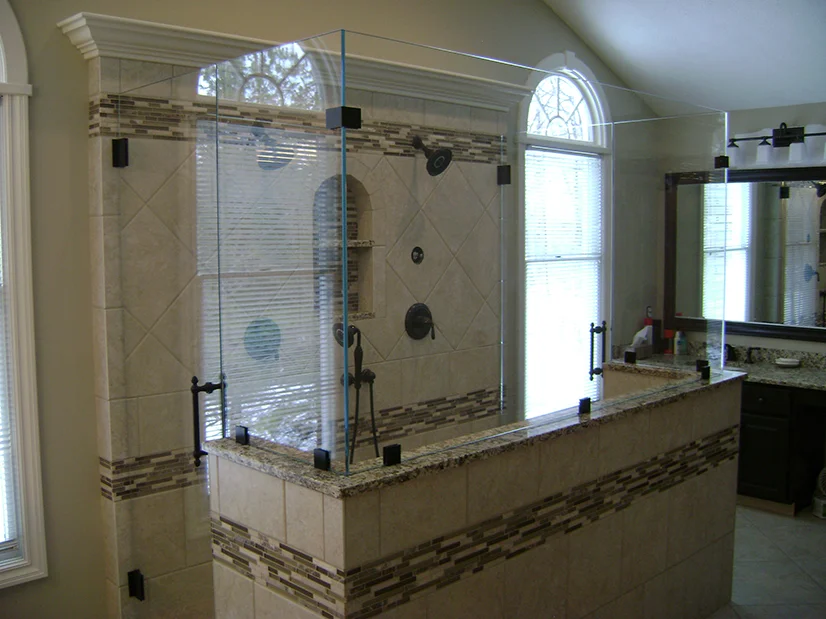 Euro Corner with Clamp Option and Low Iron Glass
