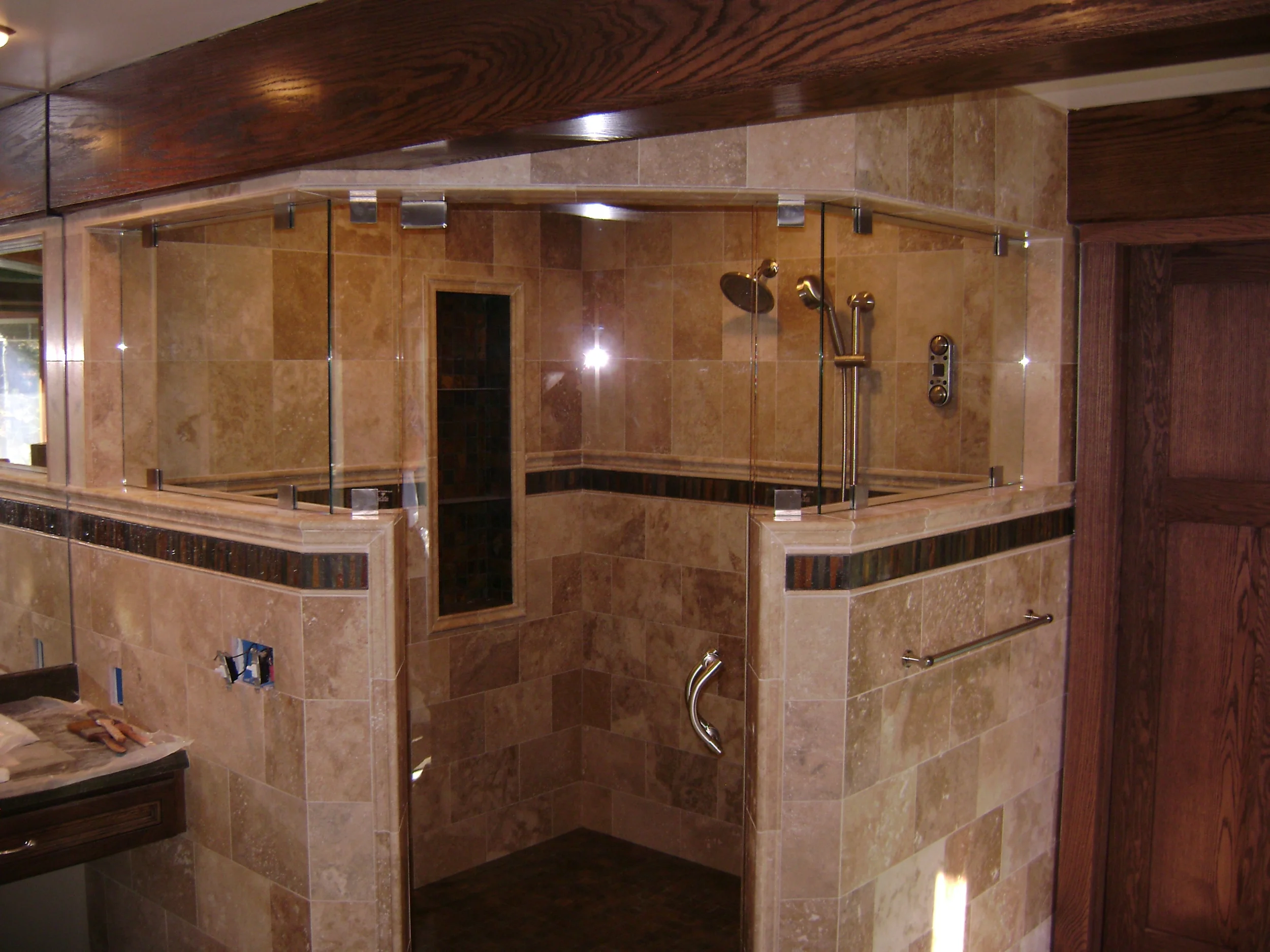 Frameless Neo Angle with Glass Clamps