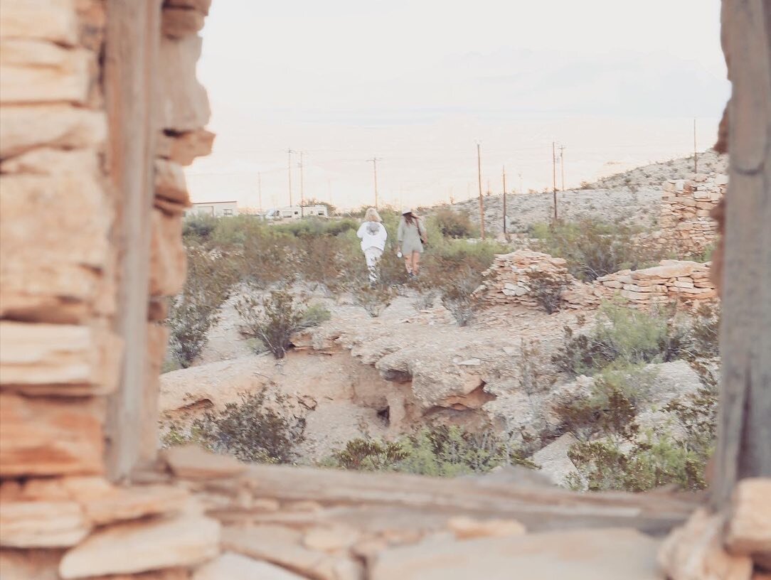 Another desert shoot down. This was a truly rewarding producing experience. #saguarofilmclubforever .
.
.
.
.
#femalefilm #bossbabe #womeninfilm #filmmaker #bossbabesmovement #womeninbiz #womenwhoproduce #texasfilm
