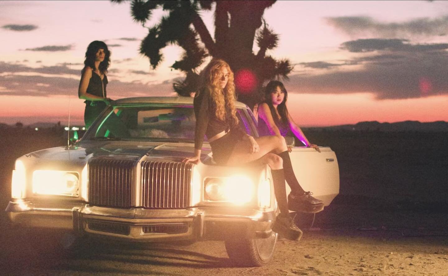 Throwback from my last shoot in the desert with @la_witch . The most talented group of babes. 🖤 link to the music video in my bio ✨✨ .
.
.
.
.
#femalefilm #bossbabe #womeninfilm #filmmaker #bossbabesmovement #womeninbiz #womenwhoproduce #womenwh