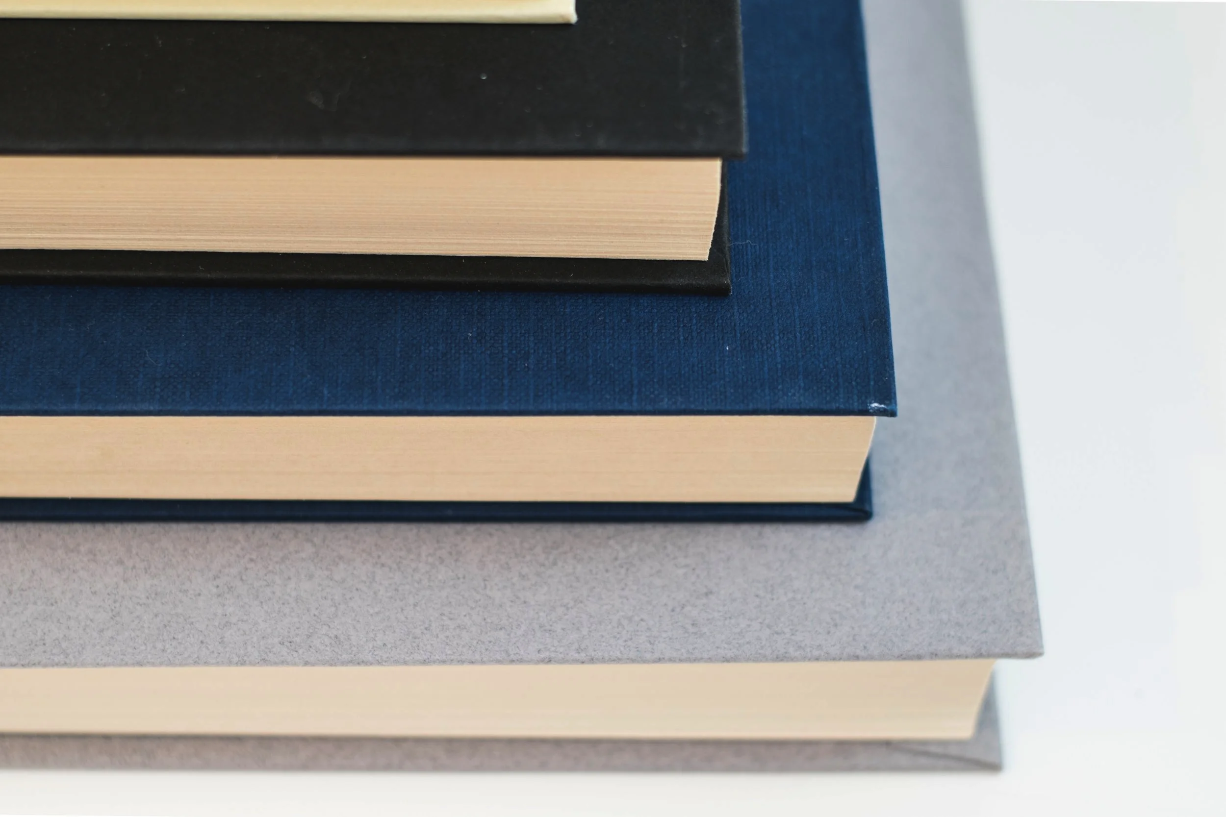 books-cover-hardcover-326624.jpg