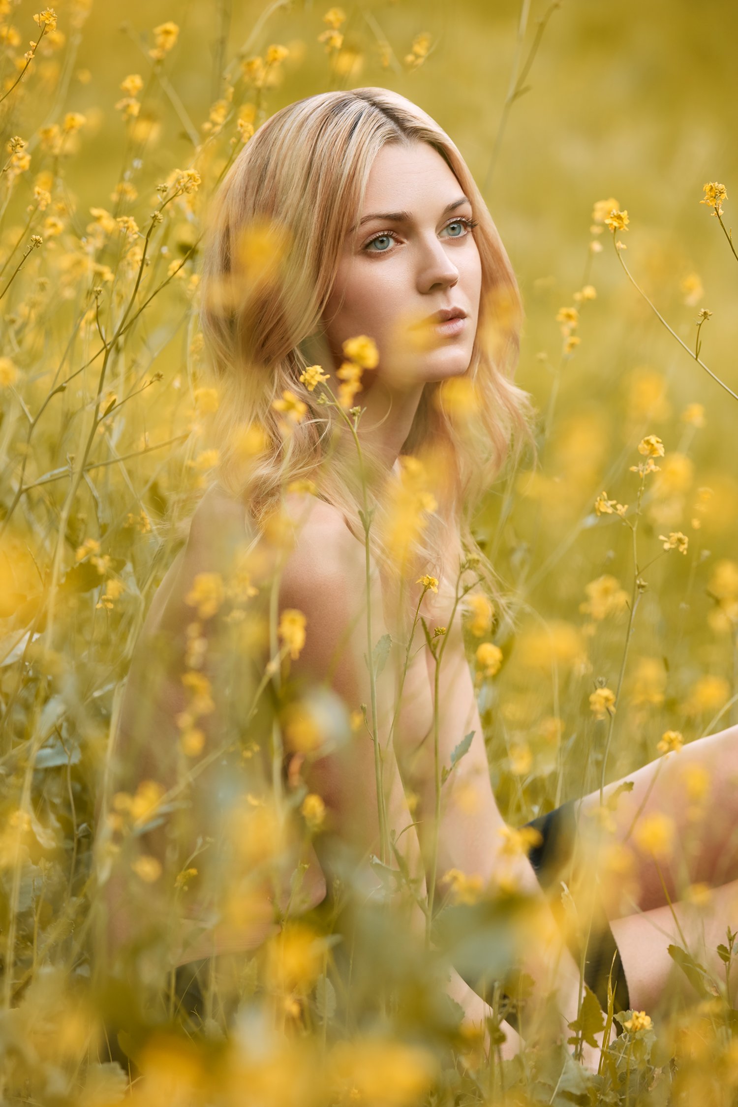 Emily Wilson recently participated in a test shoot in Los Angeles, collaborating with the Bella Agency to develop her portfolio and showcase her versatility. The session focused on capturing modern, commercial aesthetics that highlight her natural