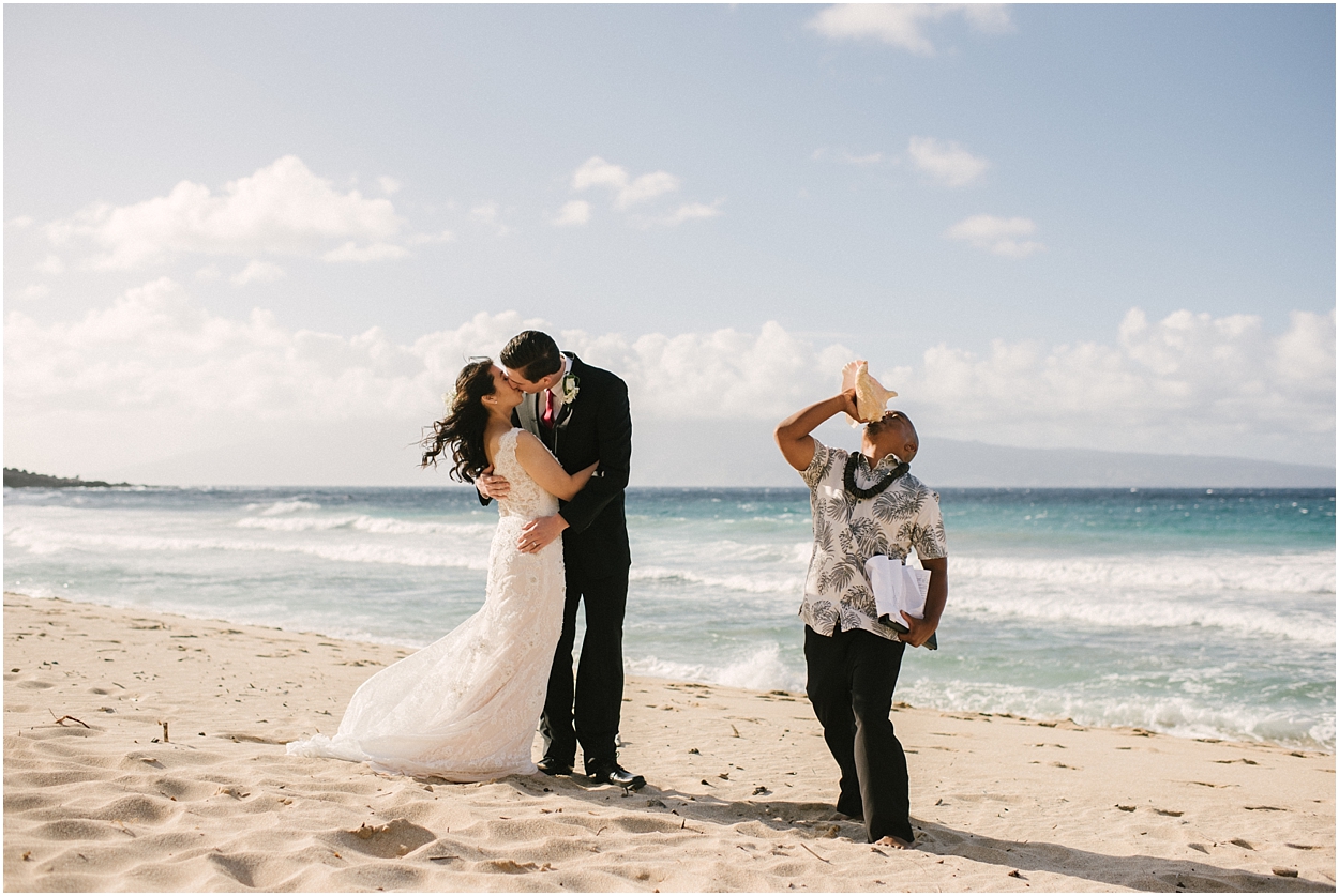 maui beach wedding at ironwoods beach by maui wedding photographer naomi levit