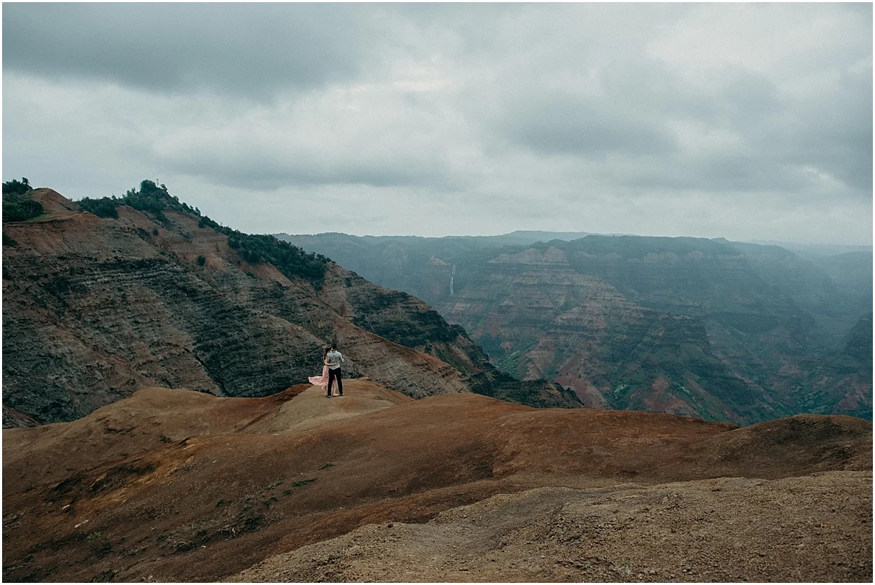 epic honeymoon adventure session at waimea canyon on kauai