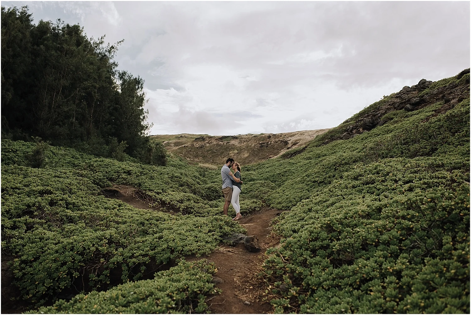 maui engagement photos at nakalele, hawaii