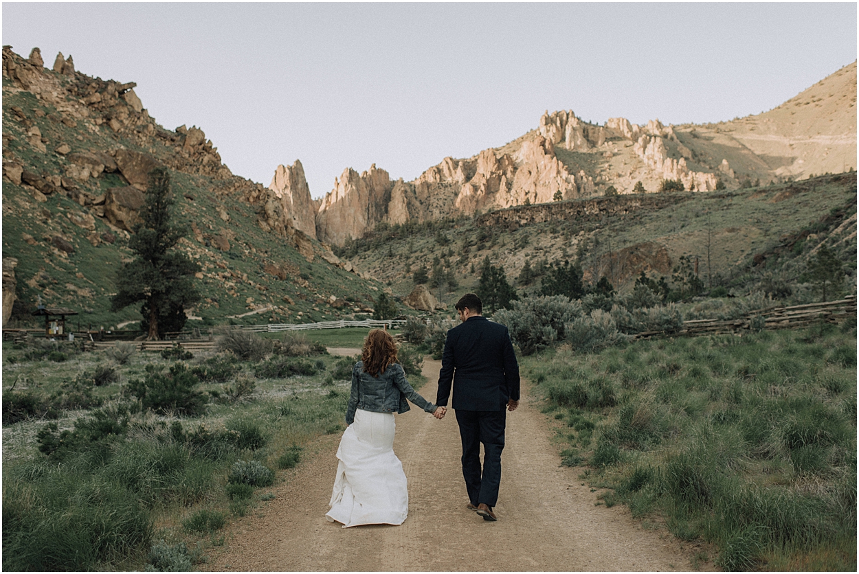 adventure elopement inspiration in Smith Rock State Park near Bend, Oregon