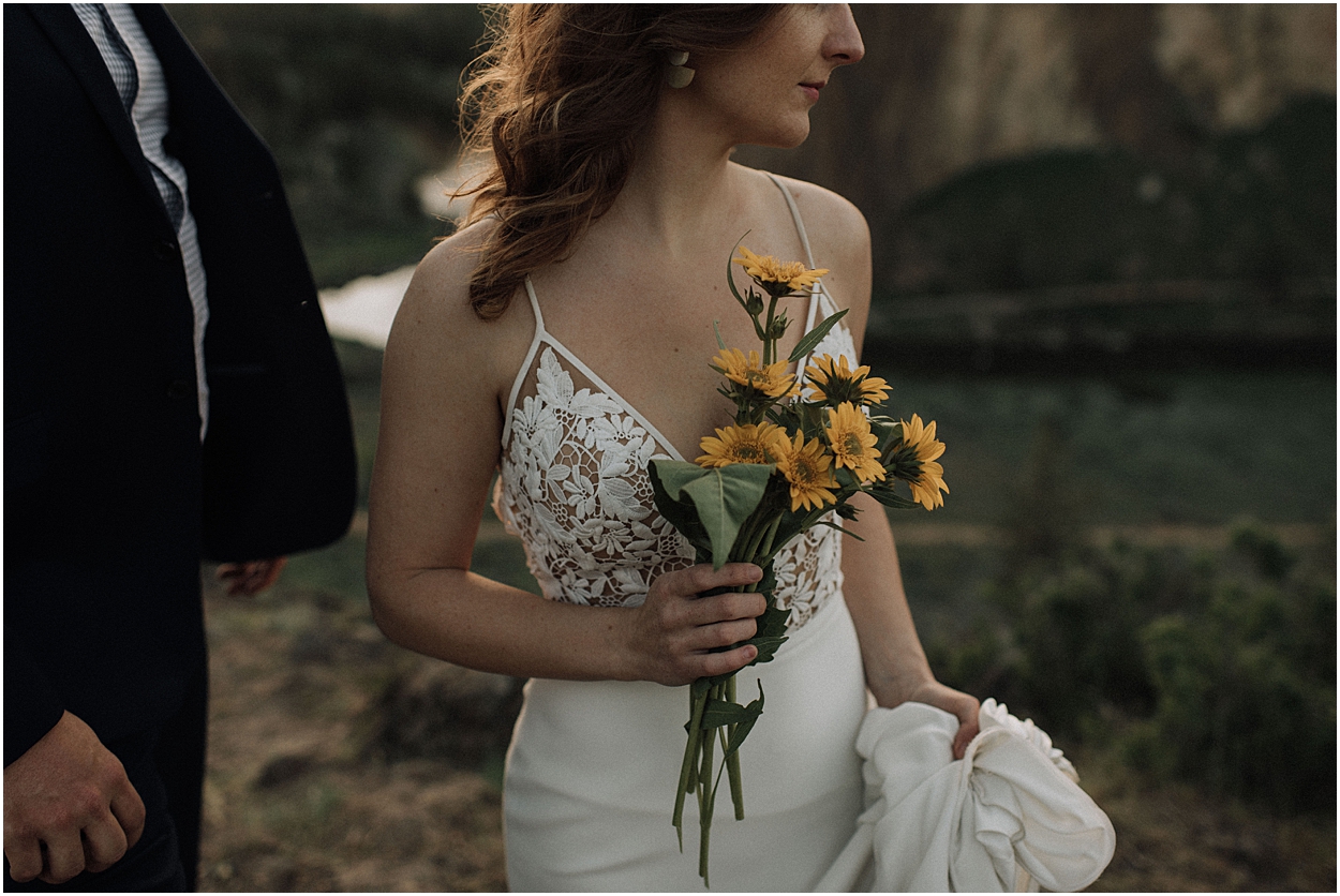 adventure elopement inspiration in Smith Rock State Park near Bend, Oregon