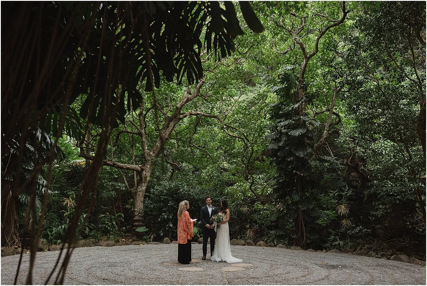 north-shore-maui-hawaii-elopement-at-the-sacred-garden-of-maliko-by-naomi-levit_0002.jpg
