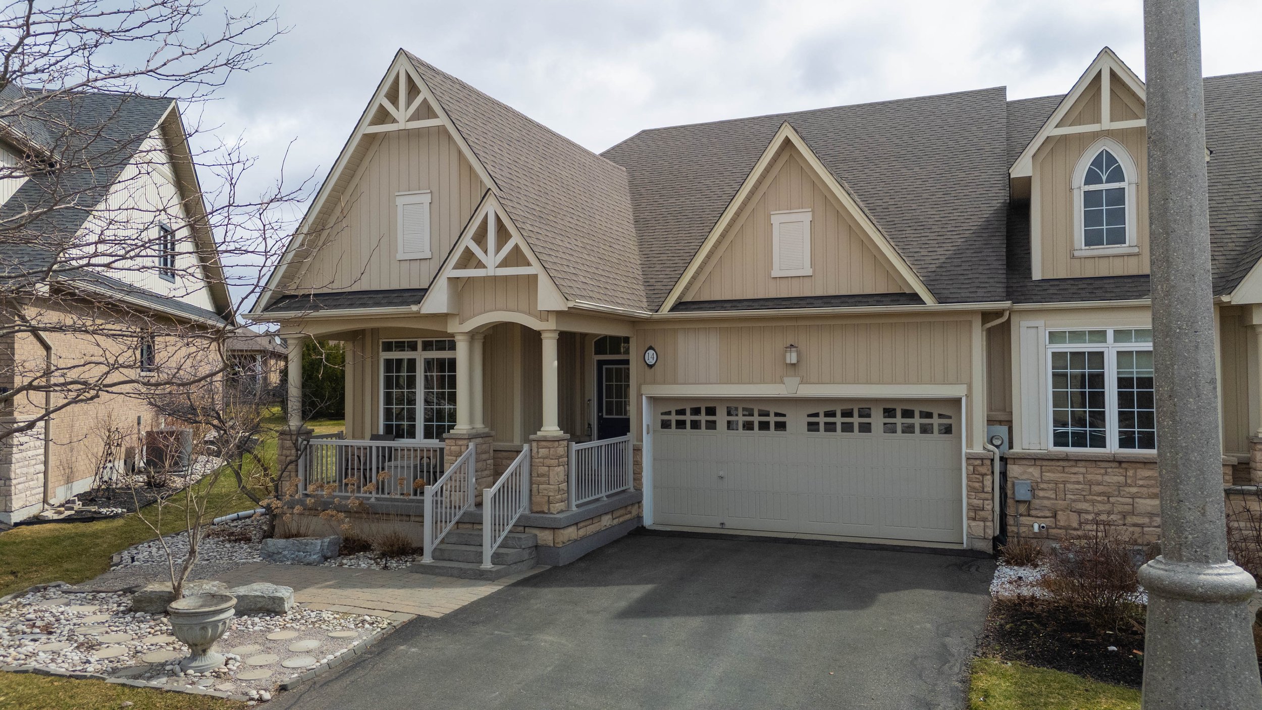 12 Loch Ness Ct(exterior)-1.jpg