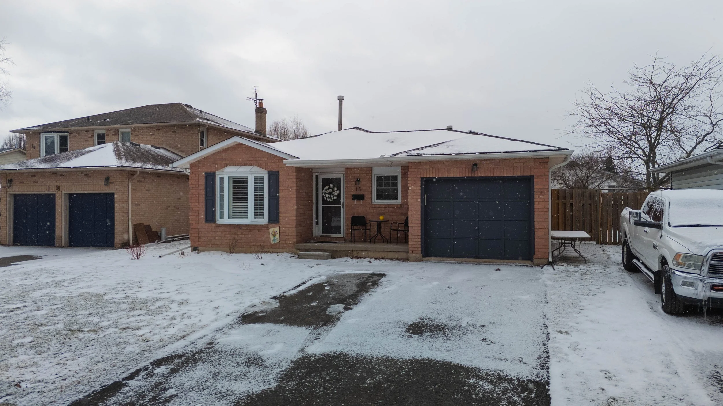 15 hickory Ct (exterior)-1.jpg