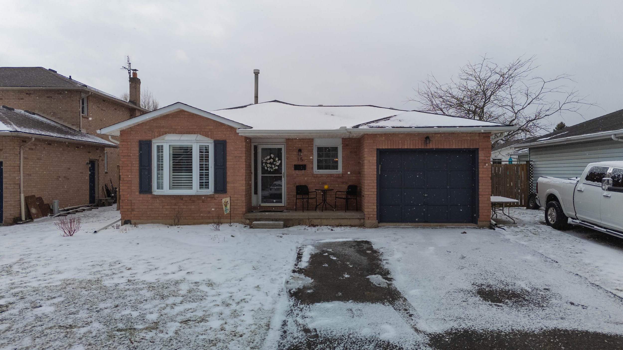 15 hickory Ct (exterior)-2.jpg