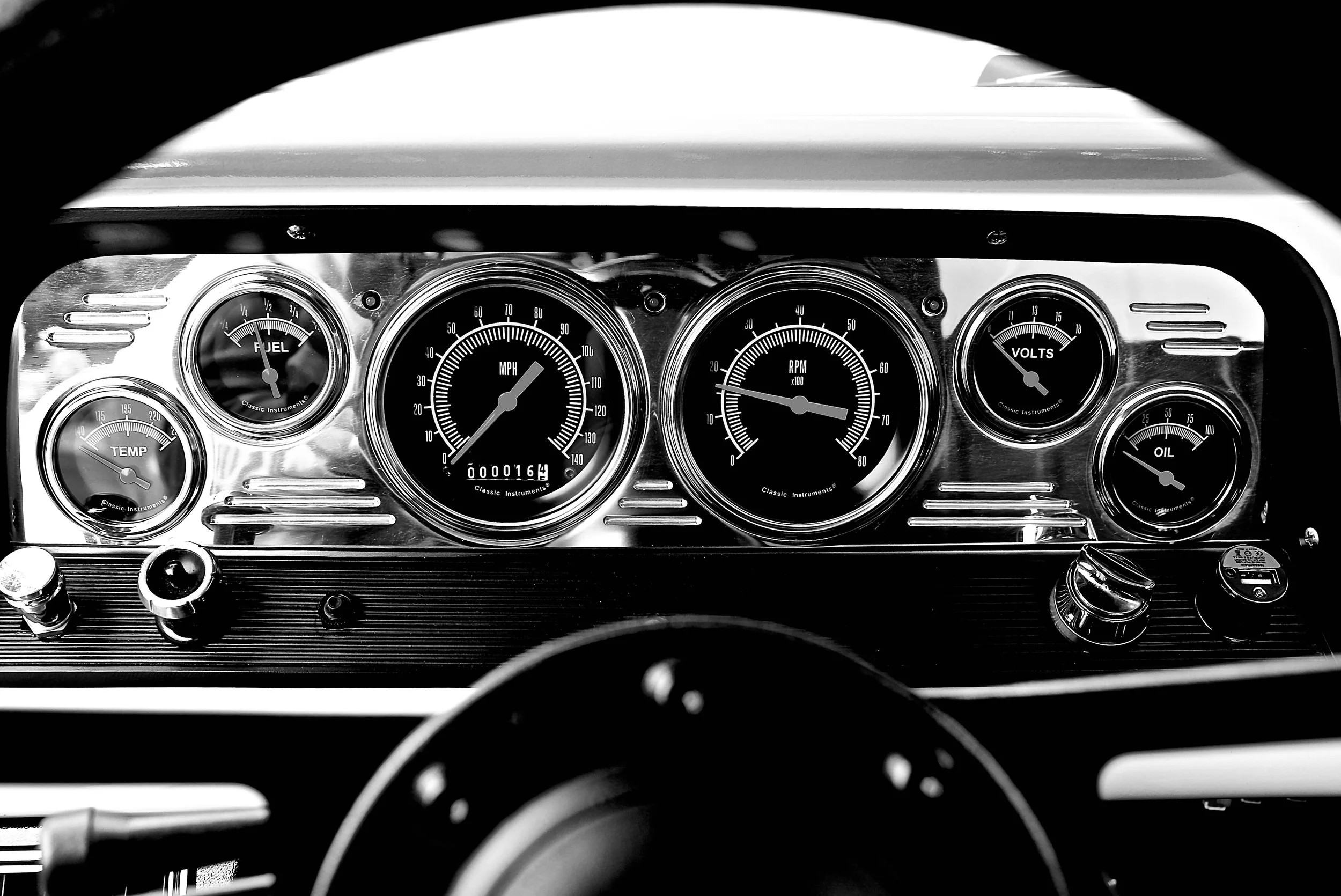 Nineties instrument cluster design.