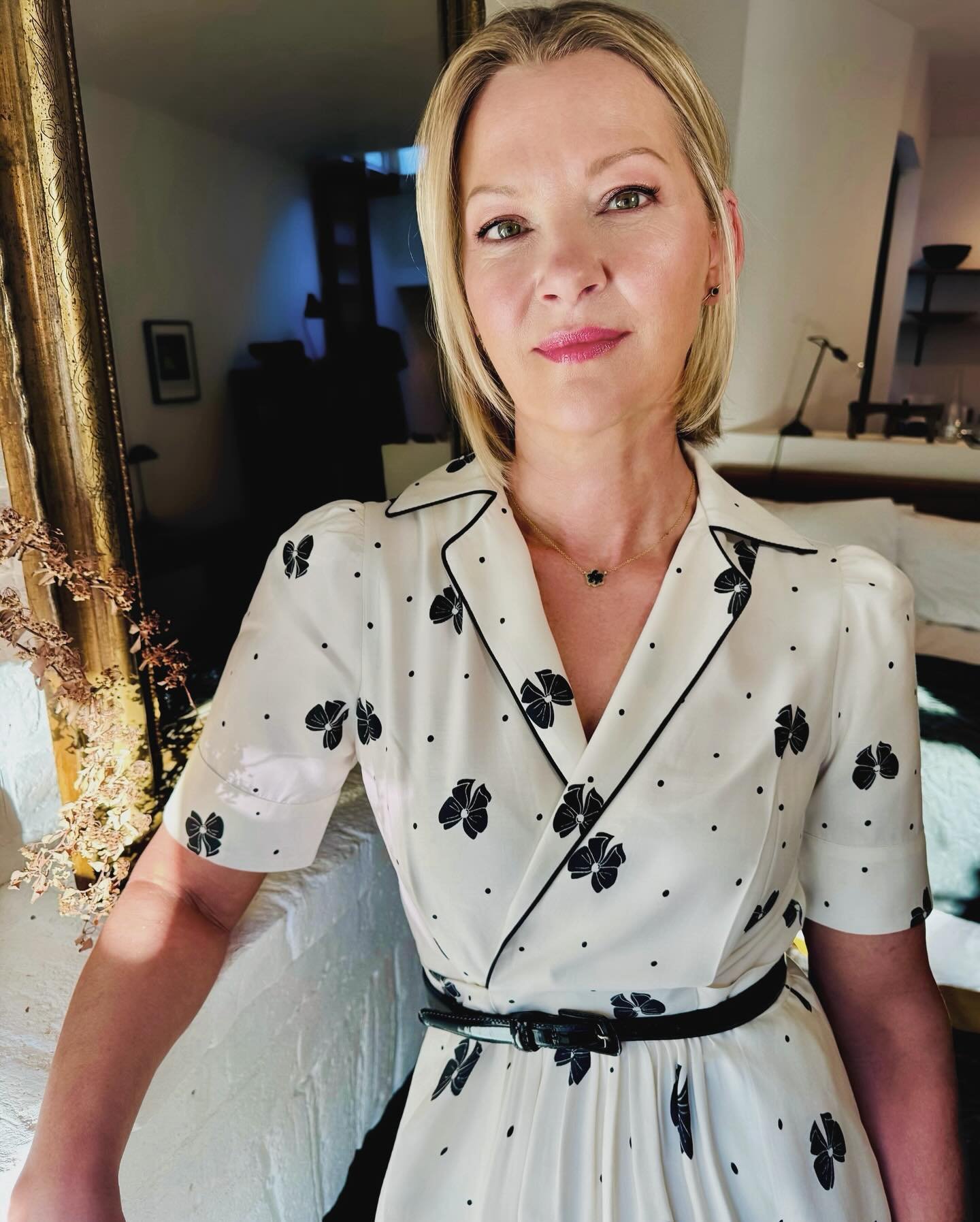 ◼️ 

Another day with the beautiful 
@gretchen_mol  #millersinmarriage press 
#michaelsilvahair #unrealbymsh
Makeup @gpcbeauty 
#gretchenmol #glam