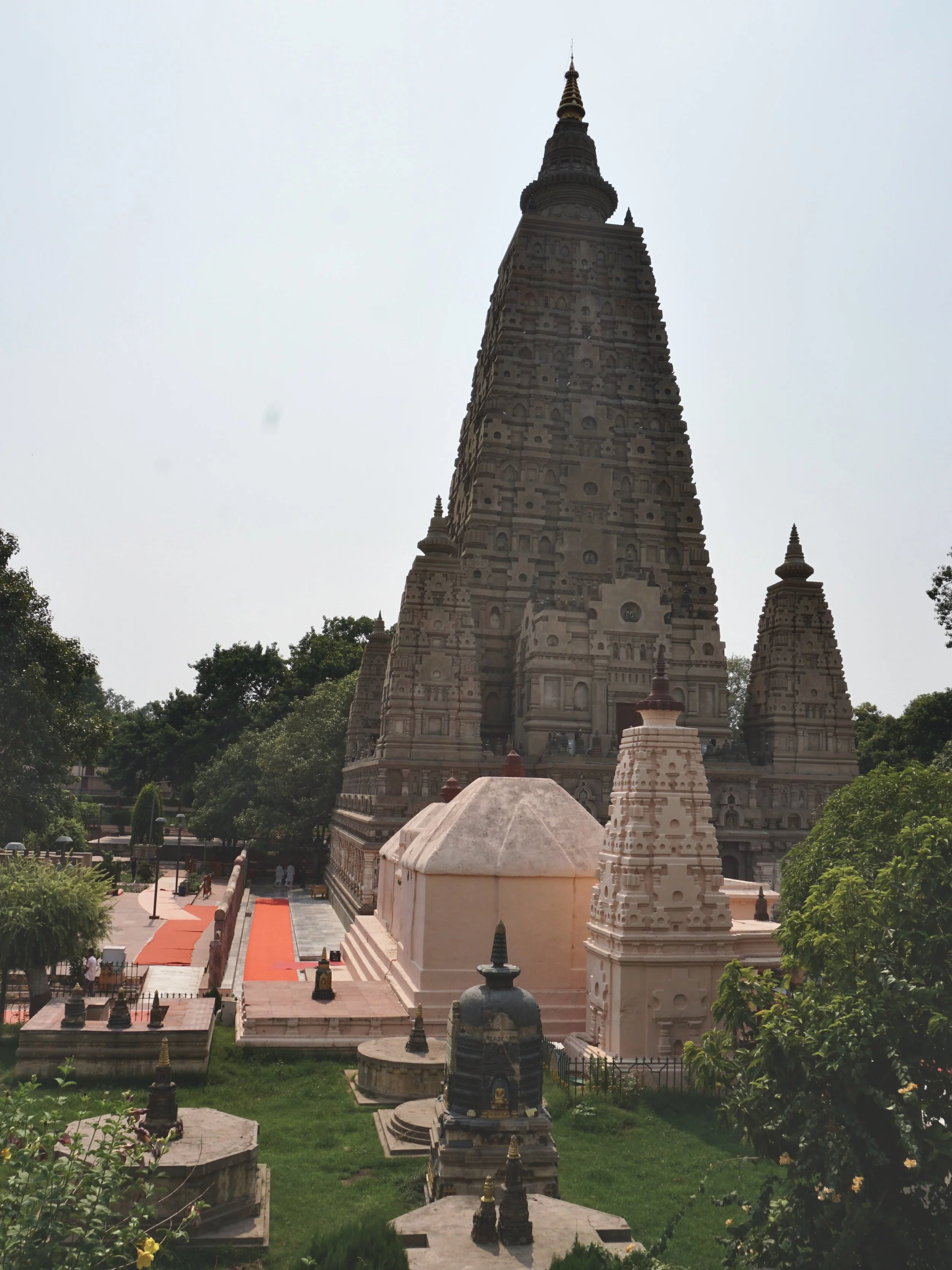 🙏🏻 

An incredible life experience. 

The Mahabodhi Temple &ldquo;great awakening temple&rdquo;
Is the holiest site in Buddhism. It is world famous as the exact location where Siddhartha Gautama attained enlightenment in 531 BC and transformed into