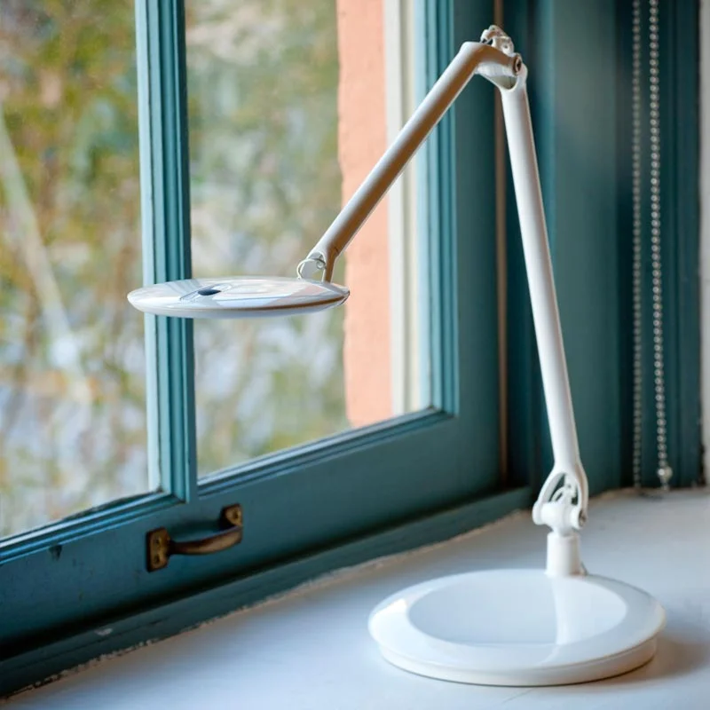 humanscale_disc_LED_light_edit2.jpg
