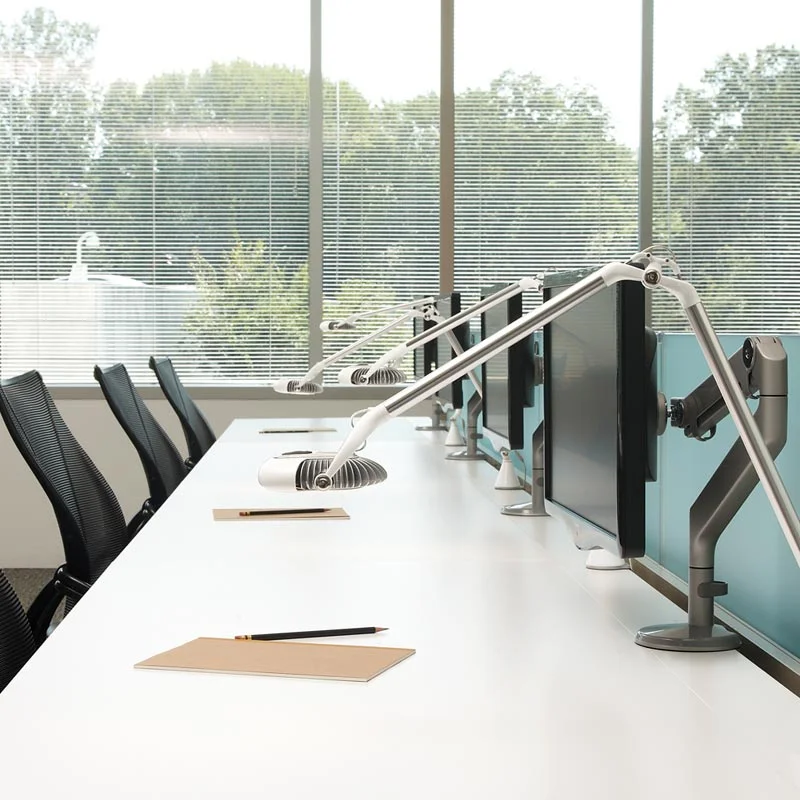 humanscale_790_LED_light_edit5.jpg