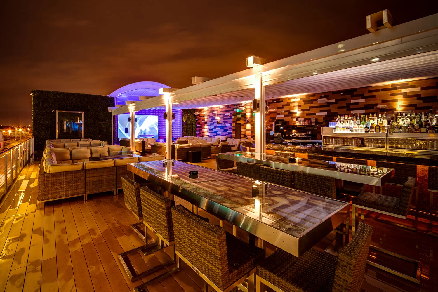 Touché Rooftop Lounge & Restaurant