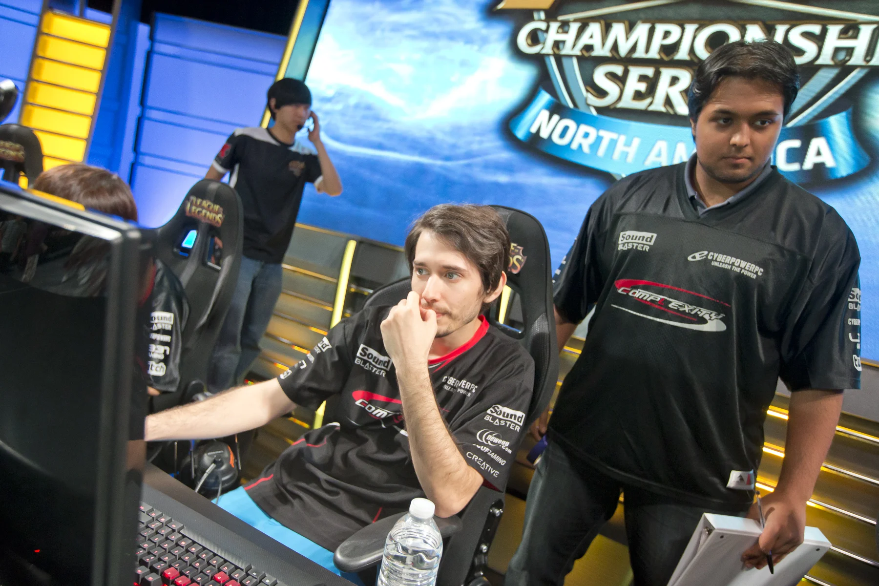 compLexity's head coach and analyst Kubz helping his team prepare for their match on the first day of superweek. source