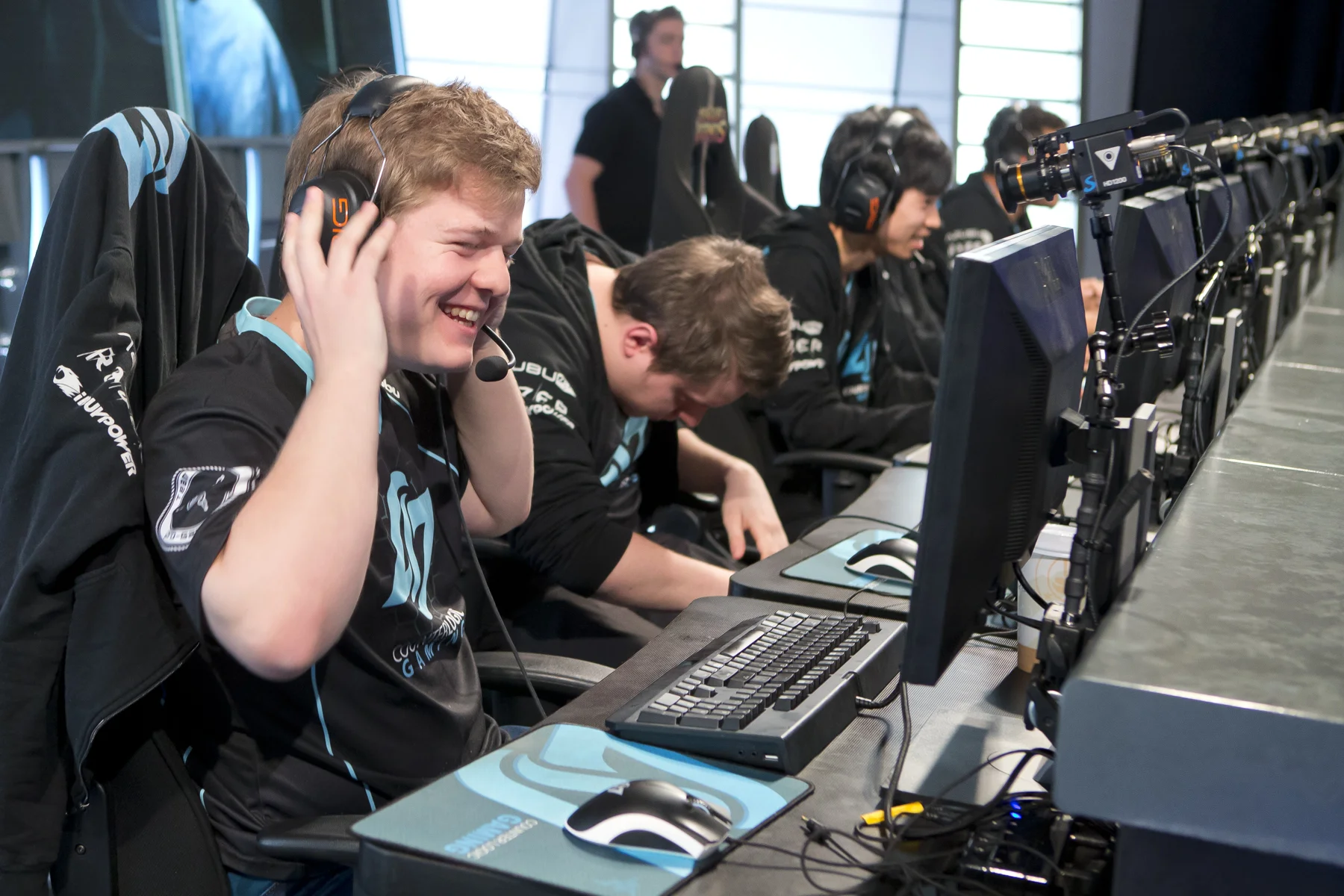 Nien, the top laner for CLG retired at the end of Spring Split 2014 due to heavy criticism from the community. source