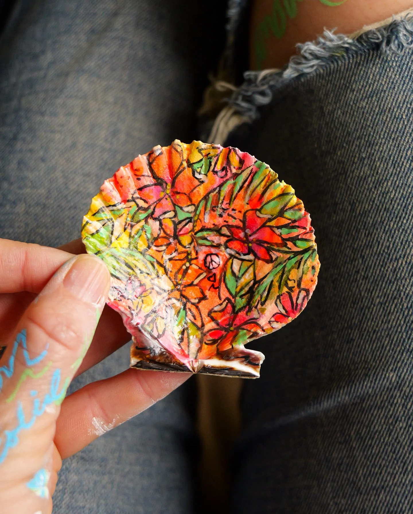 Neon Plumeria Fronds Scallop