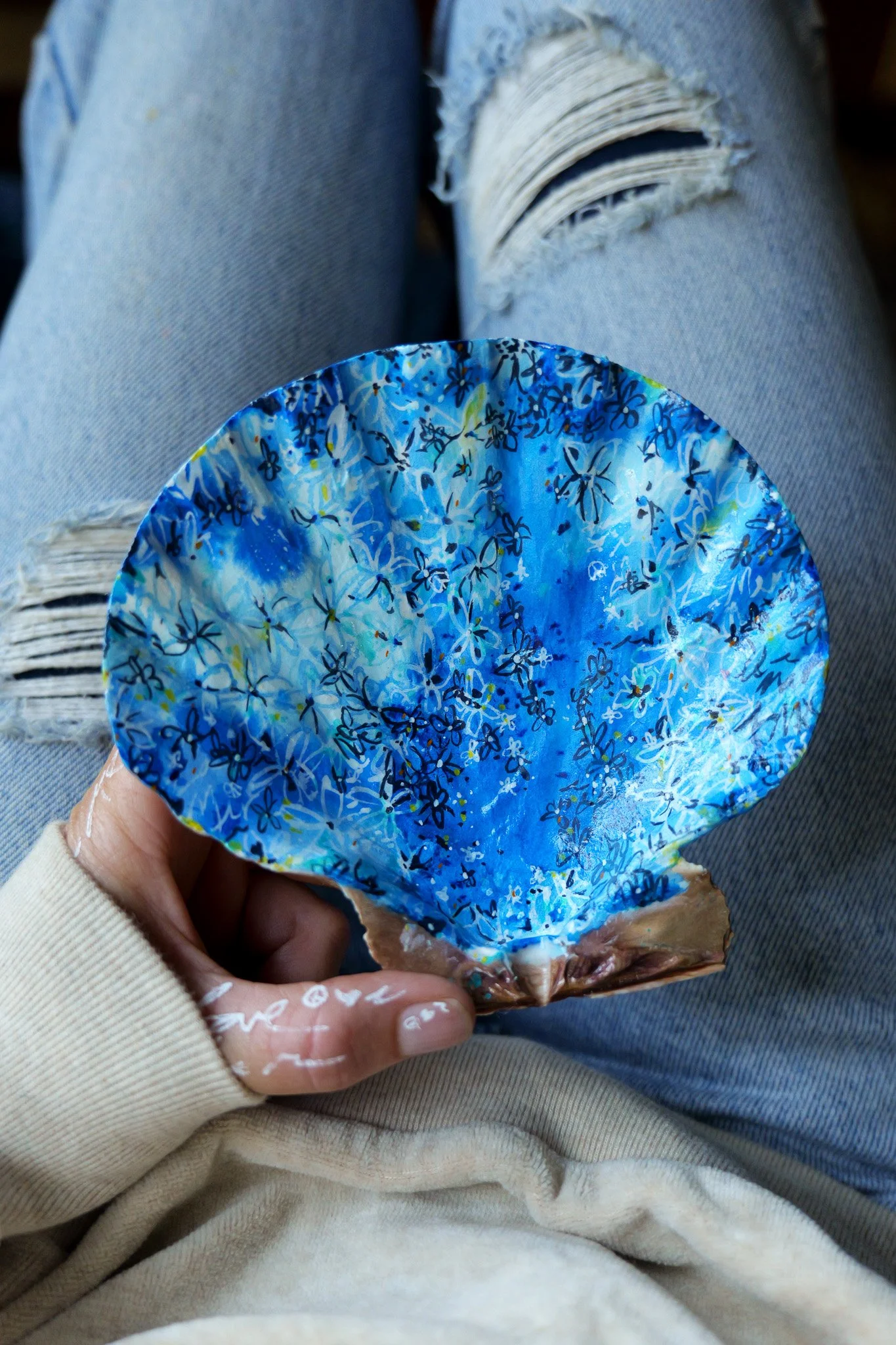 Lions Paw Blue Waves