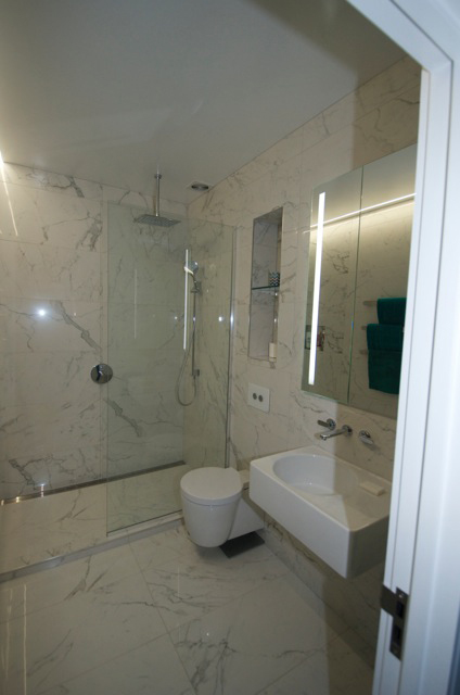 bathroom 2.jpg