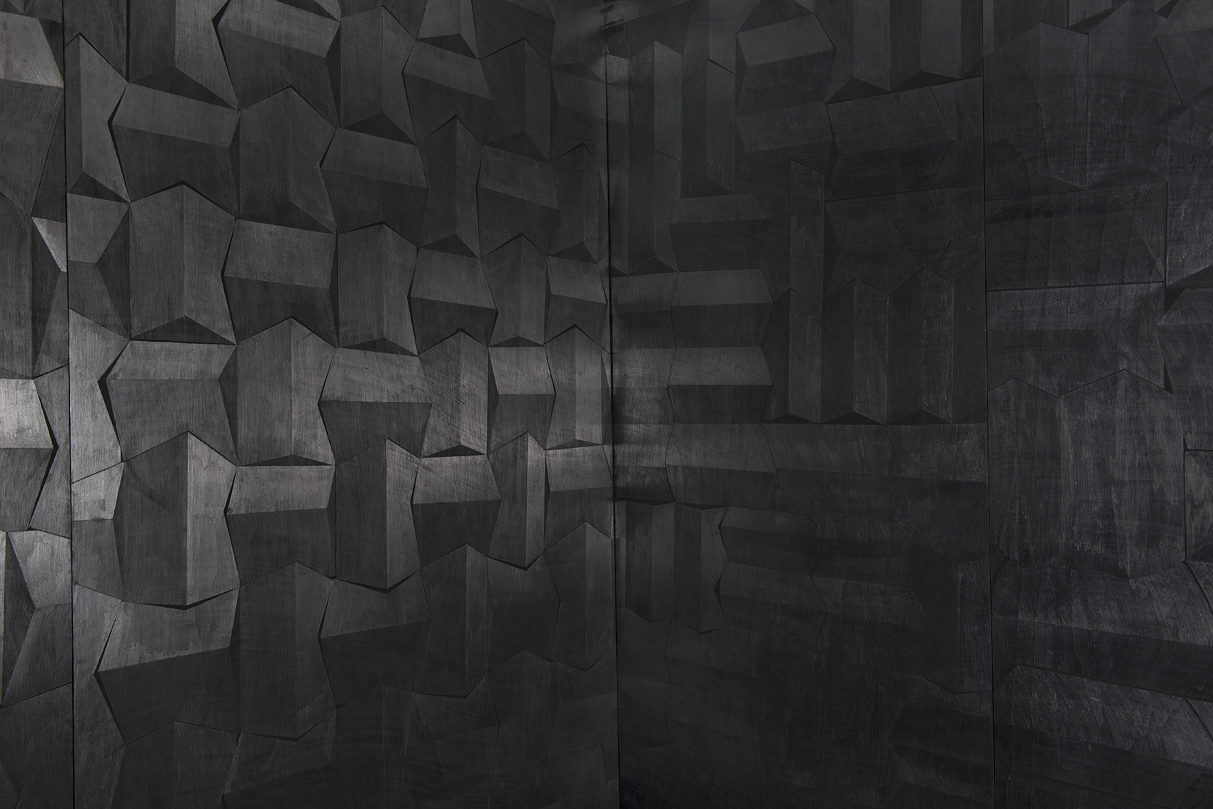 Hado, פחם וגרפיט על עץ, פרט מתוך מיצב, 2014 (5).jpg