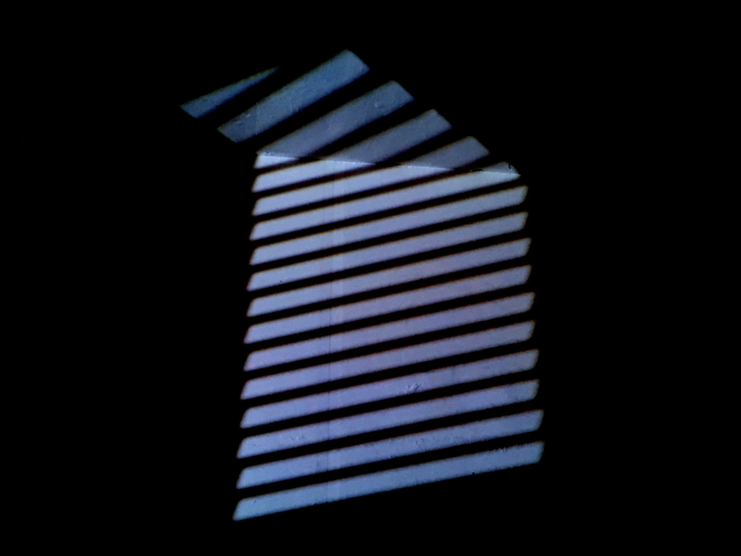 מתן גולן, הנדיב 8א, הקרנת אור, 2018