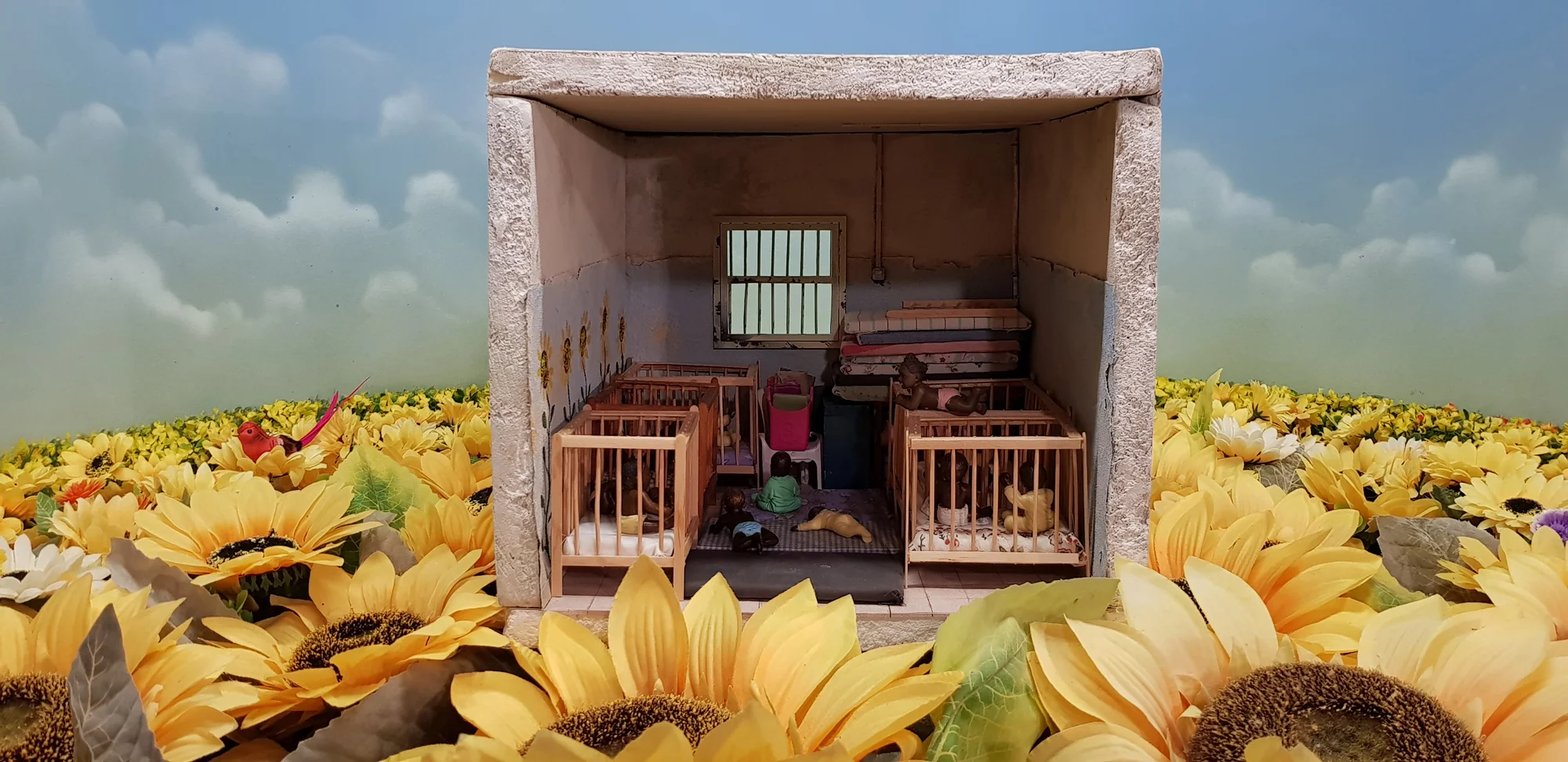 "מחסן ילדים", טכניקה מעורבת, 2018