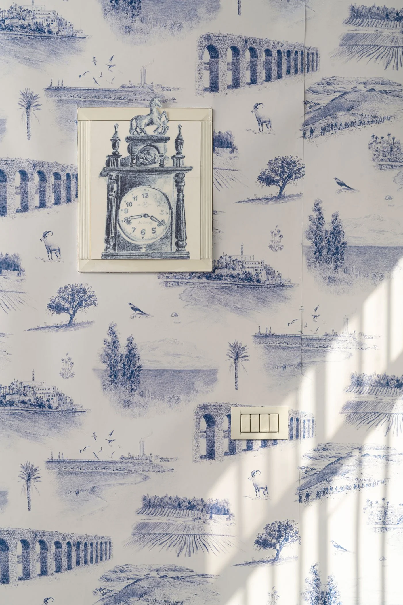 רותי זינגר - משוט בארץ - פרט שעון מגזרת נייר מראה הצבה