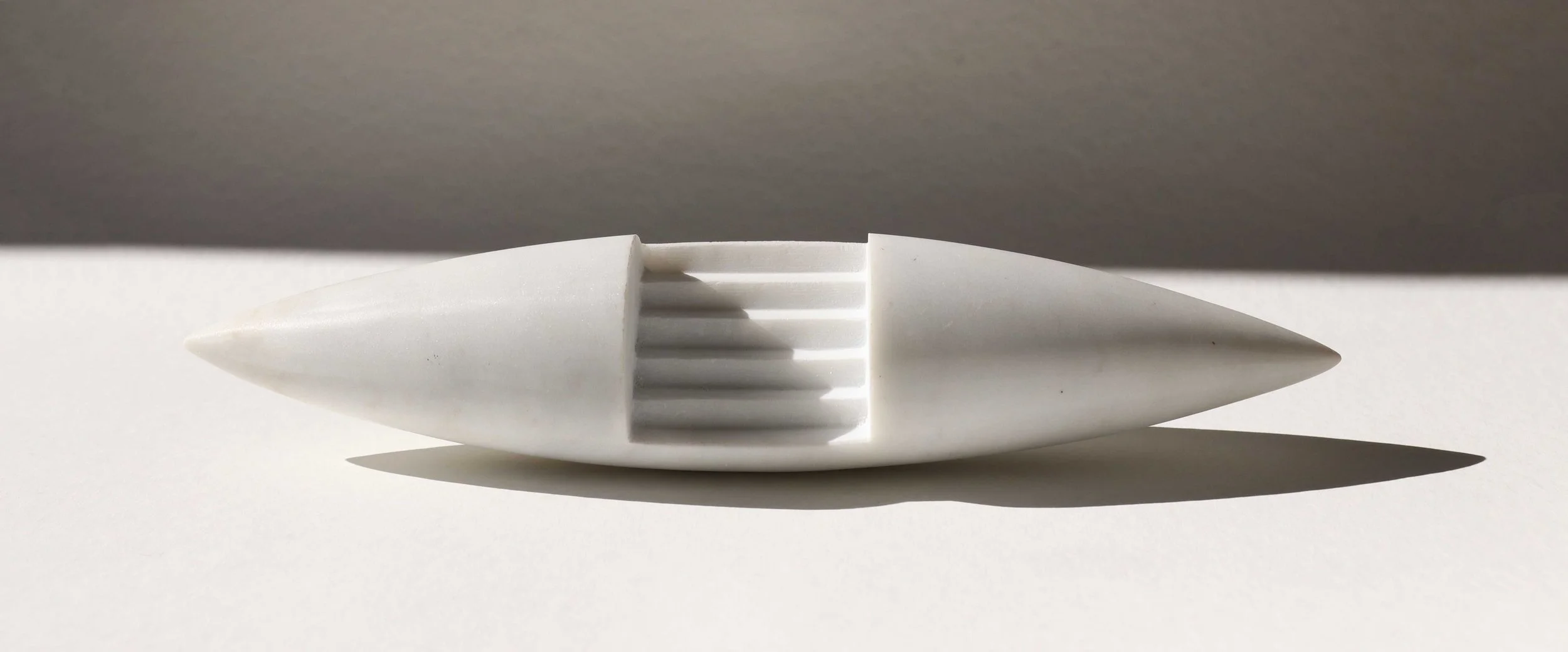 נהיר ברנוביץ'_ציפור_שיש לבן_2023_צילום נהיר ברנוביץ'.jpg